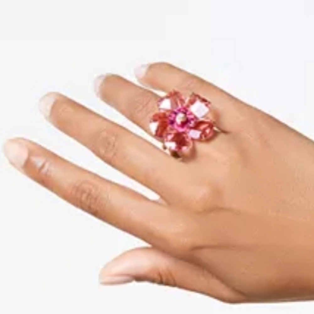 Reserved🌹SwarovskiI Idyllia Gold-Tone Plated Cocktail Ring.8
